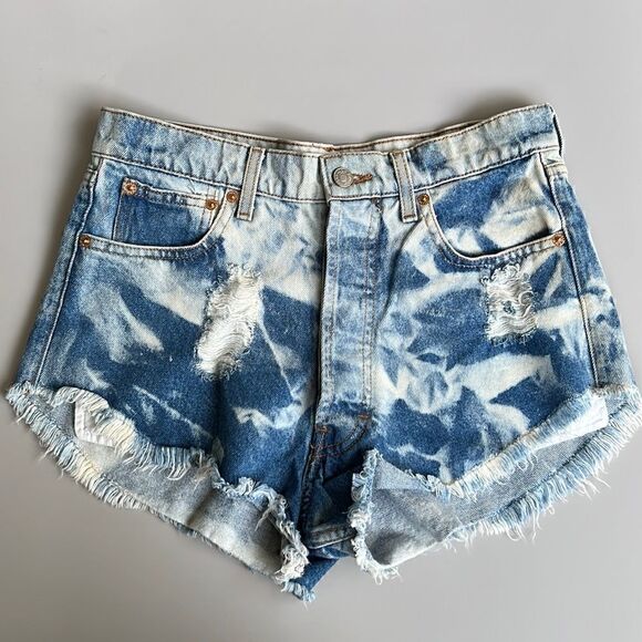 The Laundry  Room Distressed Acid-wash Denim Hot Shorts size 30 - Picture 3 of 11